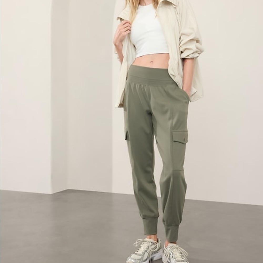 NWOT Athleta Mid Rise Olive Green Women's Cargo Joggers